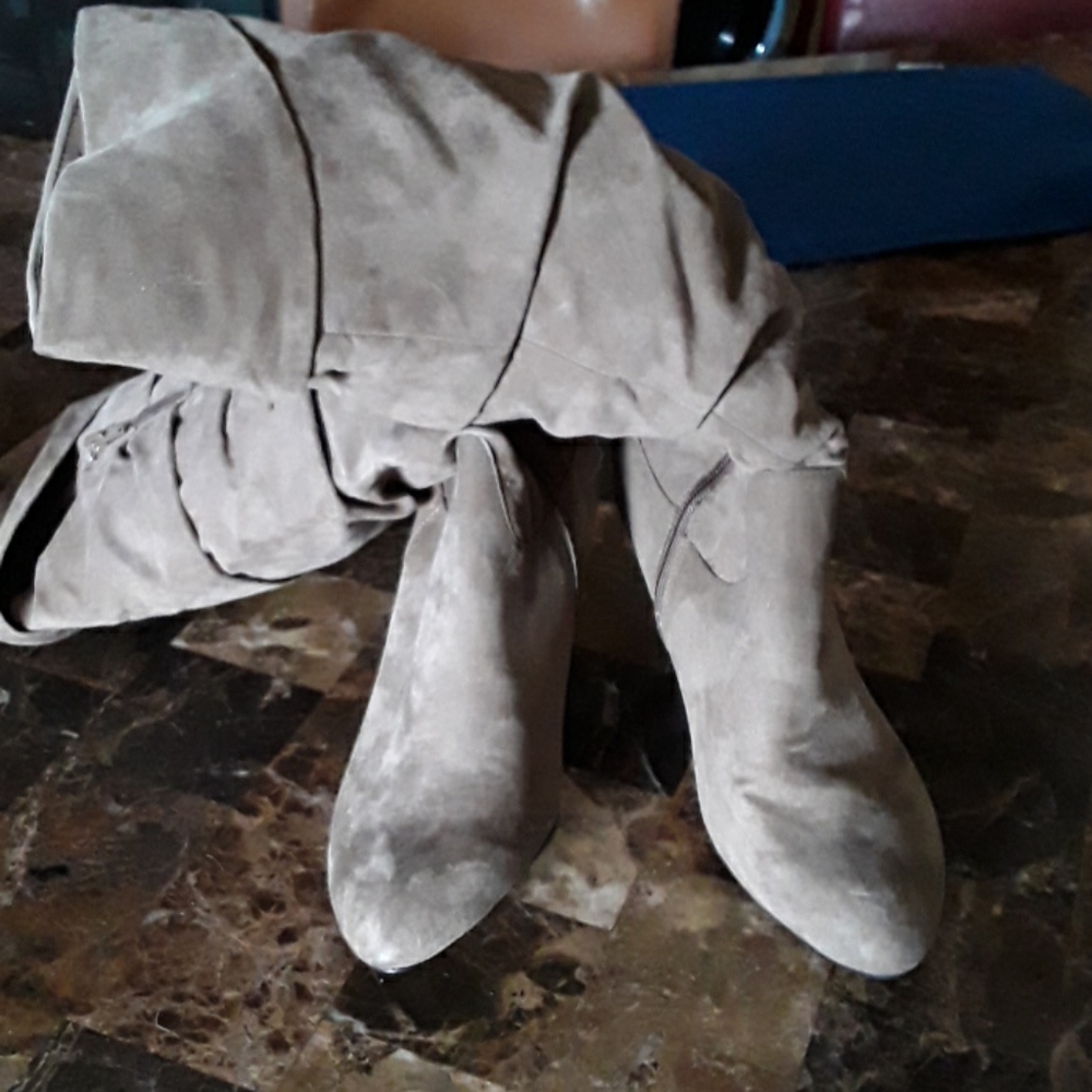 Boots - Picture 2 of 3